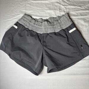 Lululemon Tracker Short V Inseam Gray Swift Fabric Size 4 Workout Athletic